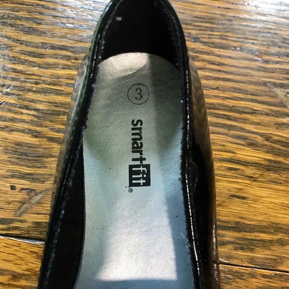 Girl’s Black Mary Jane Smart Fit Size 3 Shoes - Picture 2 of 3